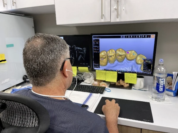 Dr. Kian Djawdan using state of the art imaging technology at Djawdan Center for Implant and Restorative Dentistry in Annapolis, MD